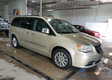 2011 Chrysler Town & Country Touring L z USA, uszkodzony, nr VIN 2A4RR8DG2BR783876